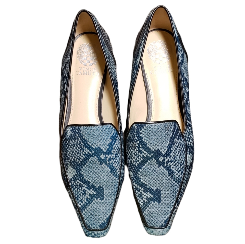 EUC Vince Camuto Snakeskin flats